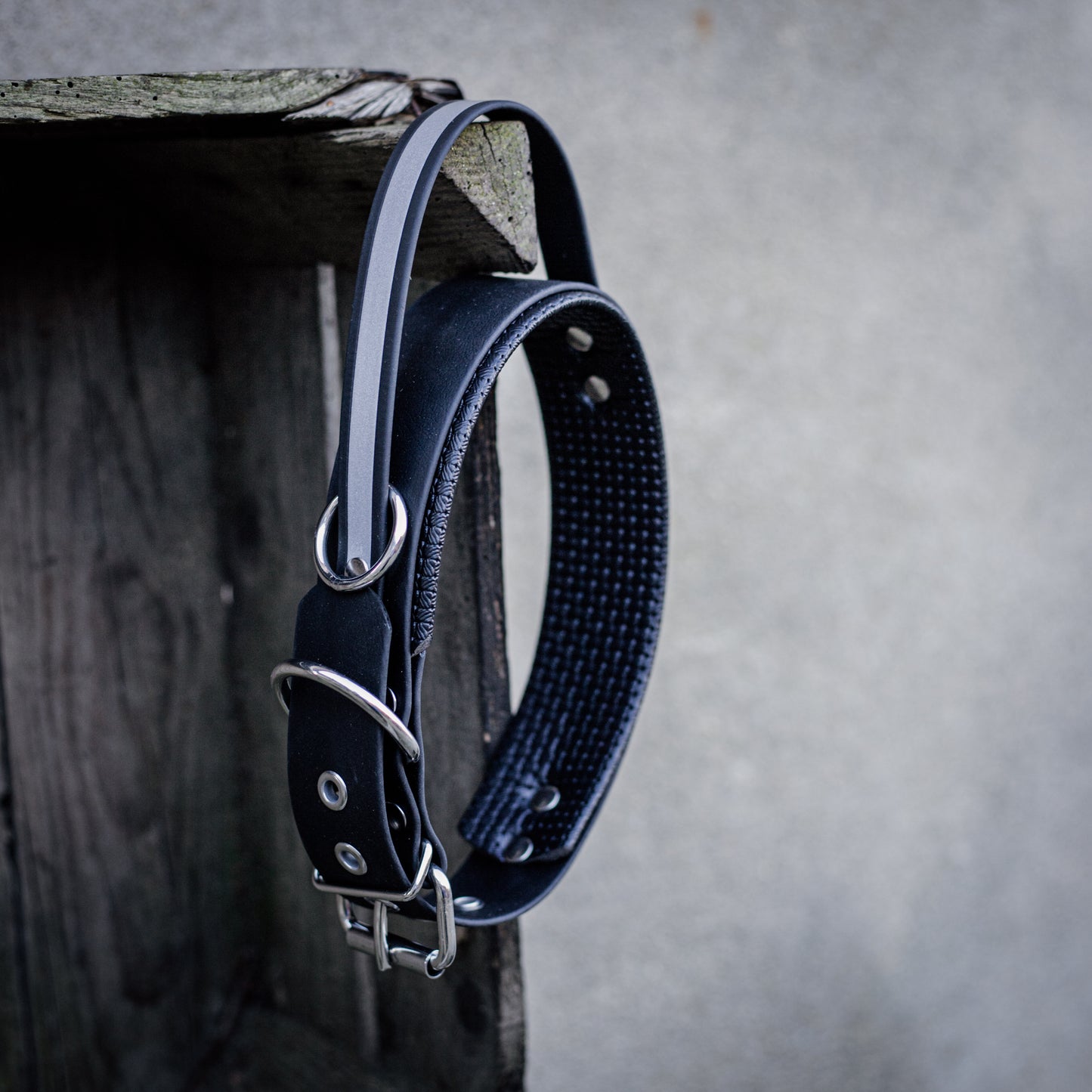 Breites gepolstertes Hundehalsband aus Biothane Griff reflektierend