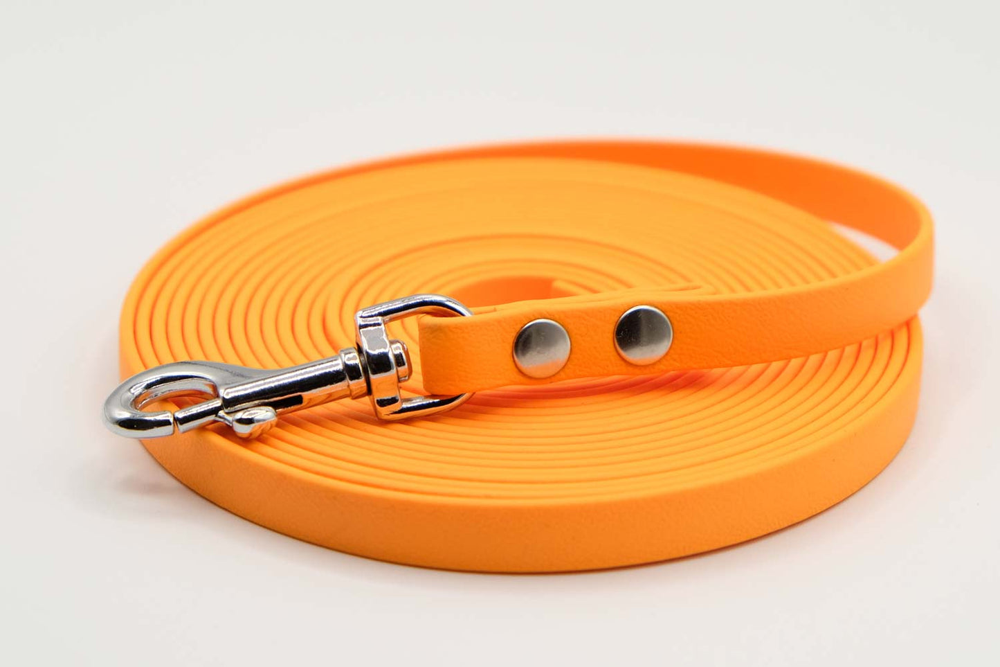 Biothane Schleppleine 5 m orange mit silbernem Karabiner 13 mm breit