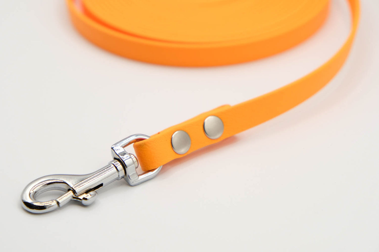 Biothane Schleppleine 5 m orange mit silbernem Karabiner 13 mm breit